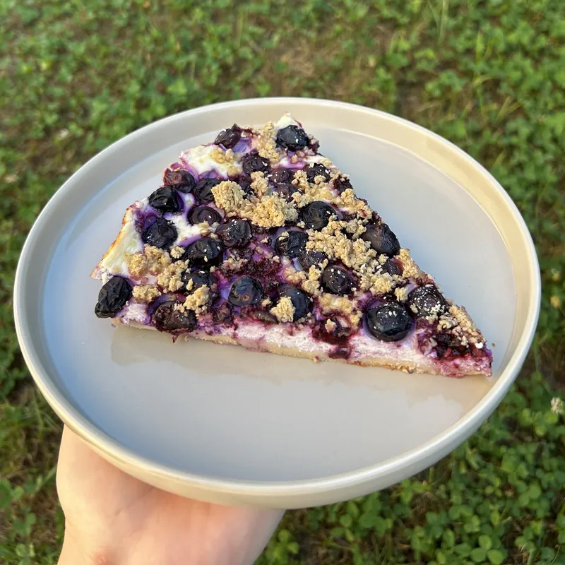 Borůvkový koláč s tvarohem a drobenkou, recept z Nutrikalkulačky