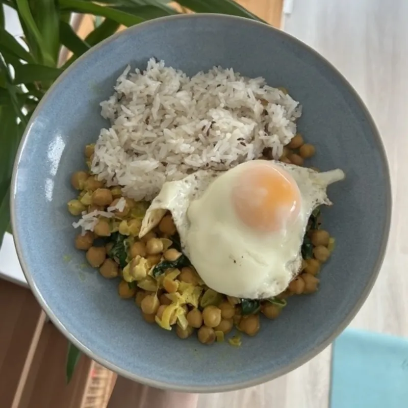 Cizrna s pórkem, vejcem a rýží, recept z Nutrikalkulačky