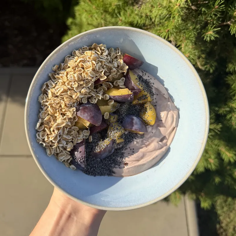 Čokotvaroh se švestkami a mákem, recept z Nutrikalkulačky