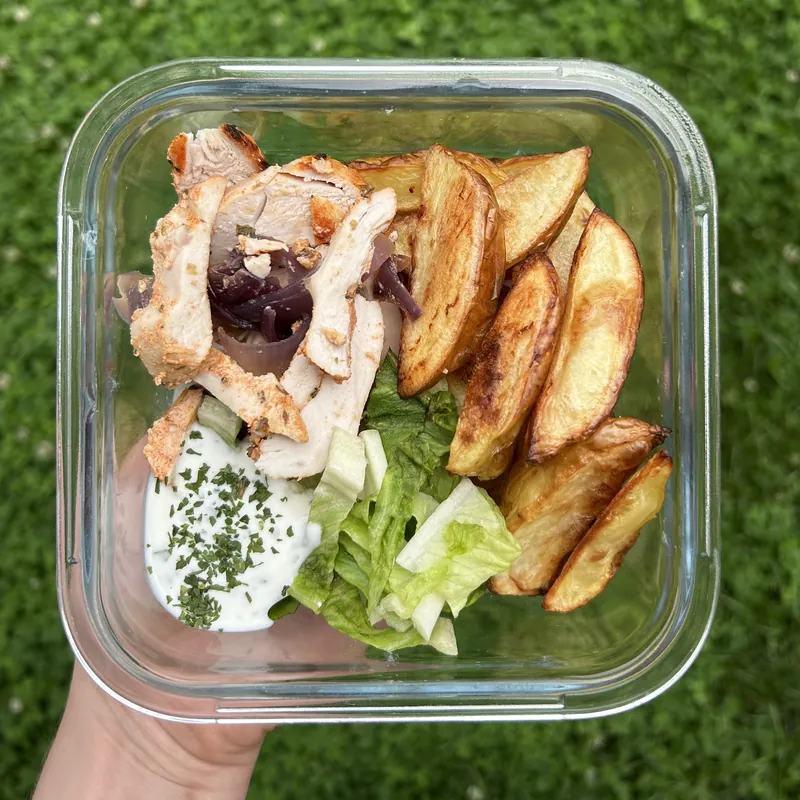 Domácí kuřecí gyros s pečenými brambory, recept z Nutrikalkulačky