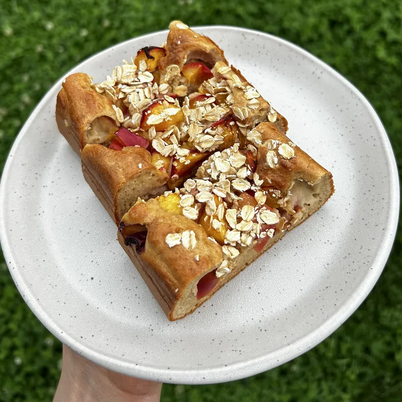 Jogurtový koláč s nektarinkami, recept z Nutrikalkulačky