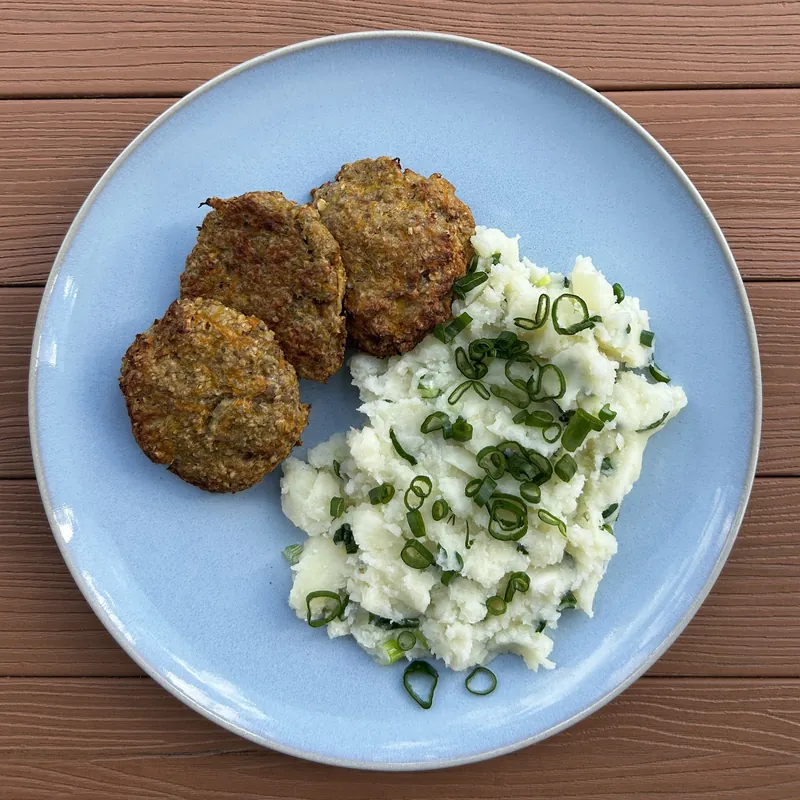 Karbanátky se šťouchanými bramborami, recept z Nutrikalkulačky