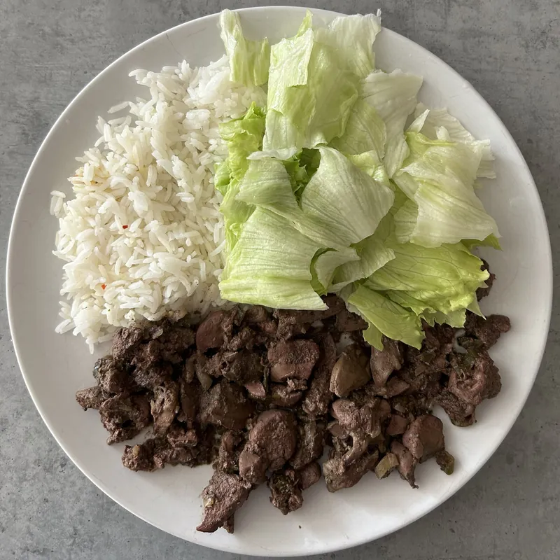Krůtí játra na cibulce s rýží, recept z Nutrikalkulačky
