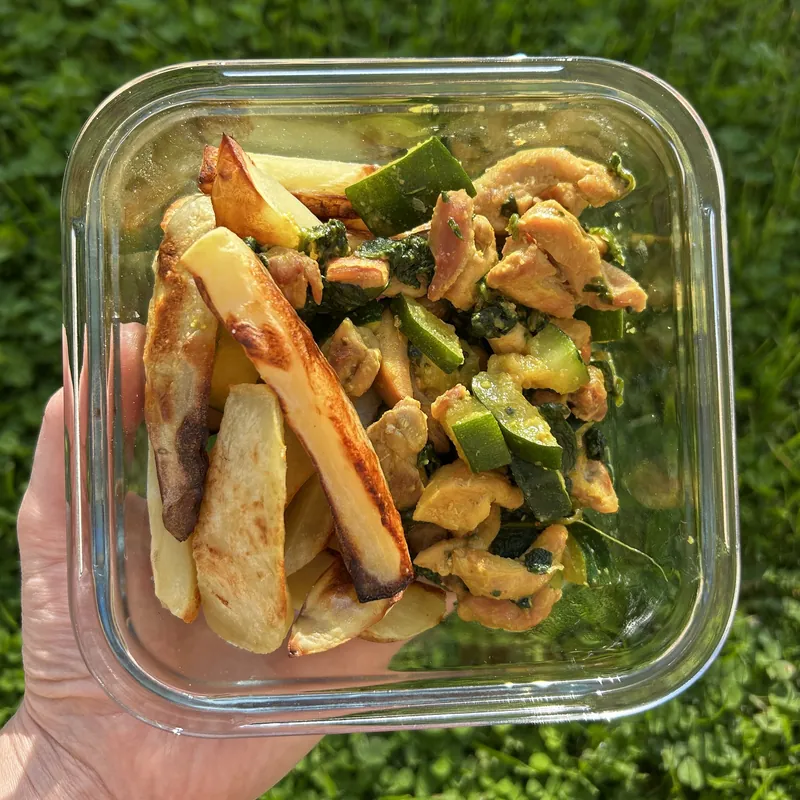Kuřecí nudličky s cuketou a bramborami, recept z Nutrikalkulačky