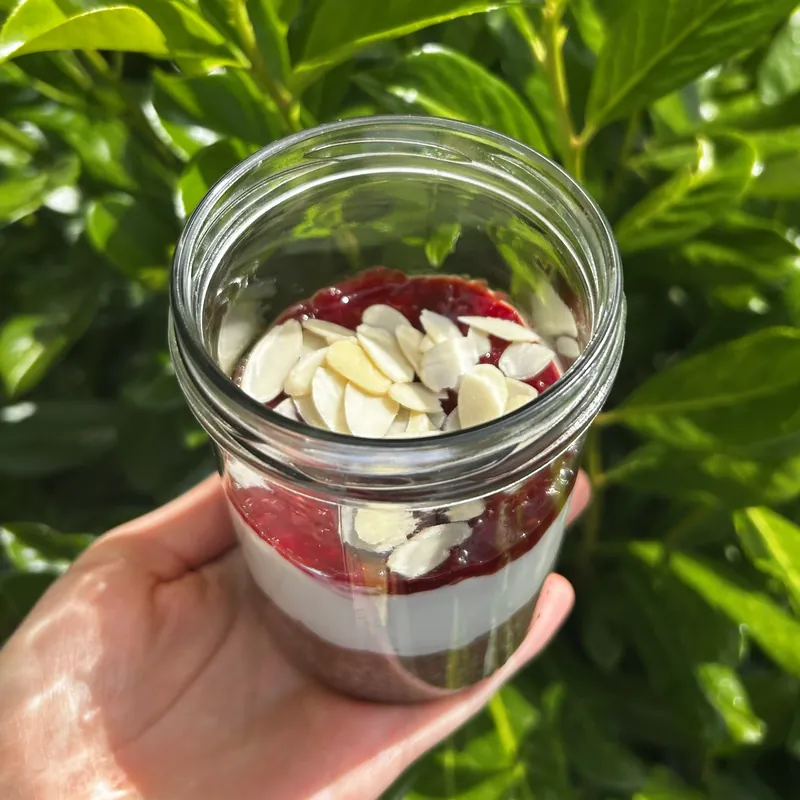 Overnight oats s malinami, recept z Nutrikalkulačky