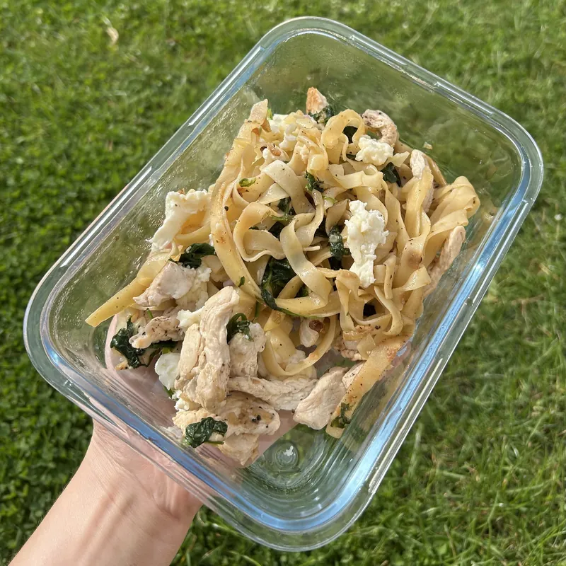 Tagliatelle s kuřecím masem a špenátem, recept z Nutrikalkulačky