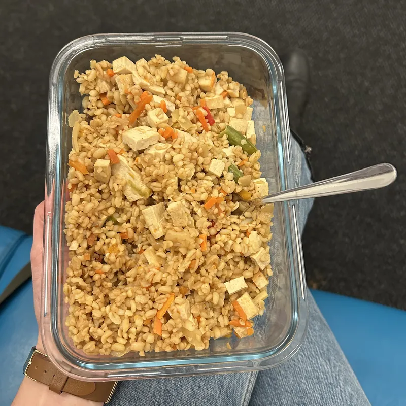 Tofu se zeleninou a bulgurem, recept z Nutrikalkulačky