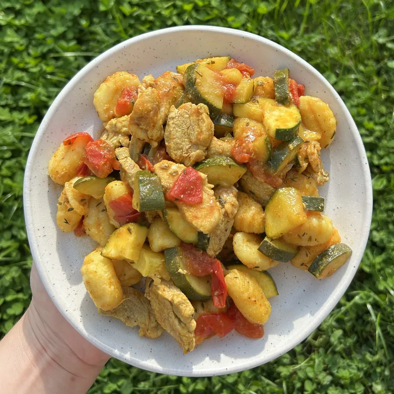 Vepřová panenka s gnocchi, cuketou a rajčaty, recept z Nutrikalkulačky
