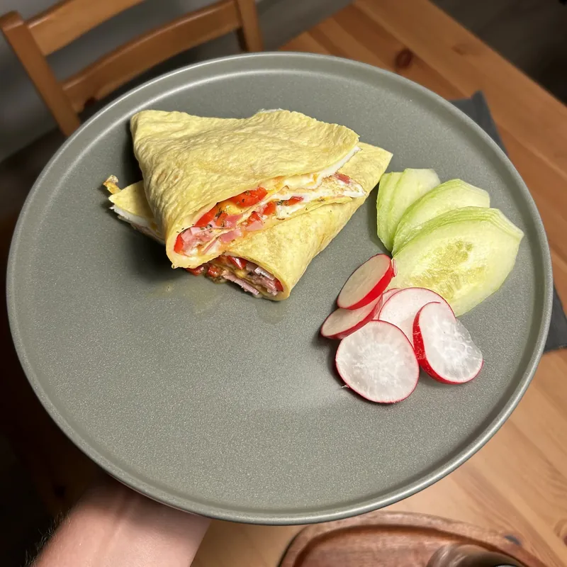 Zapečená tortila s vejcem, šunkou a sýrem, recept z Nutrikalkulačky
