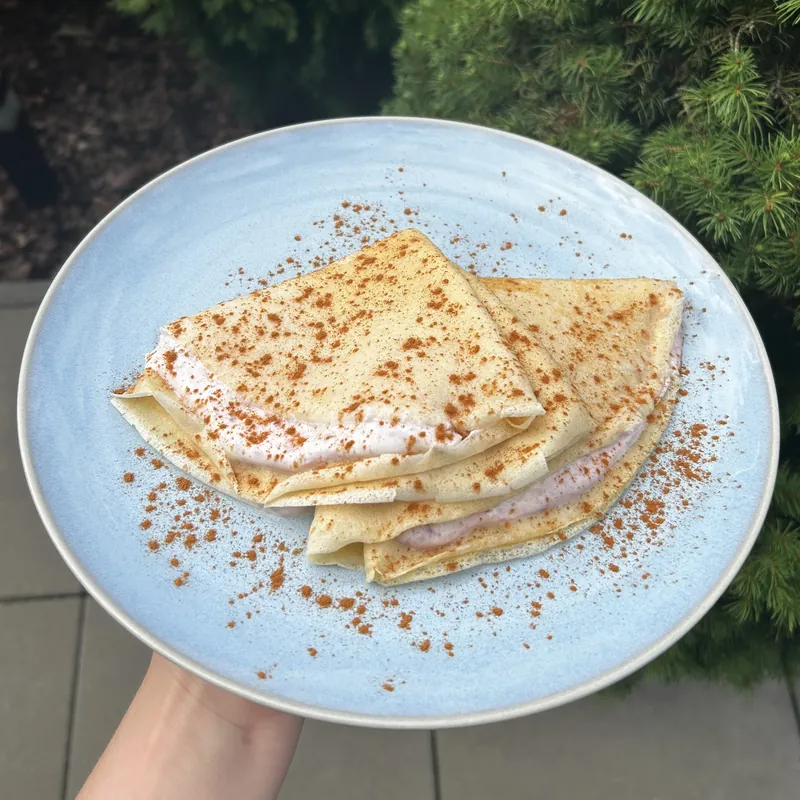 Zdravé palačinky s řeckým jogurtem a malinovým džemem, recept z Nutrikalkulačky