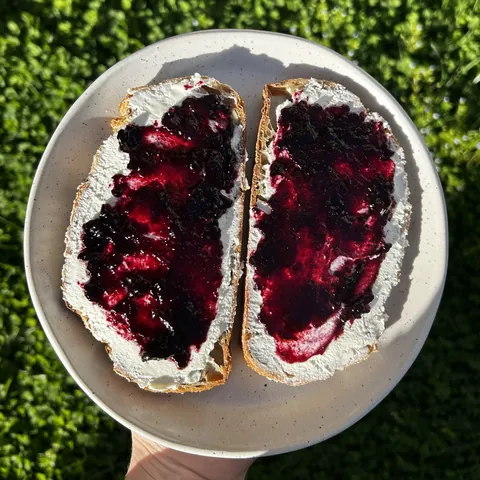 Chleba s tvarohem a džemem, recept z Nutrikalkulačky