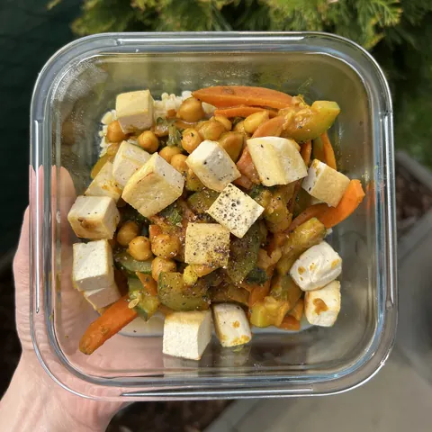 Cizrna na kari s bulgurem, recept s výživovými hodnotami
