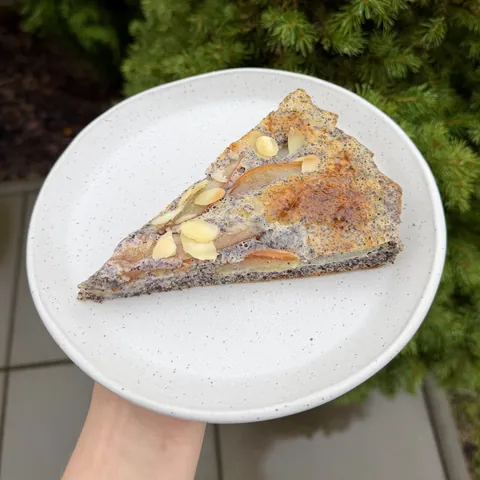 Hruškový koláč s mákem, recept s výživovými hodnotami