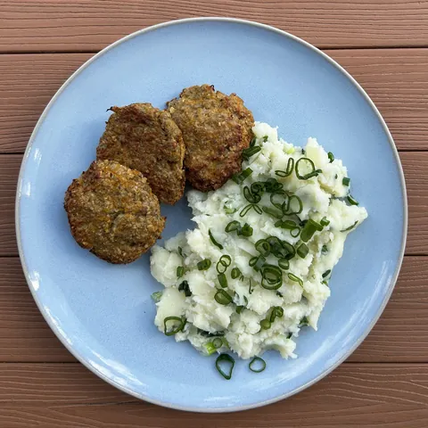 Karbanátky se šťouchanými bramborami, recept z Nutrikalkulačky