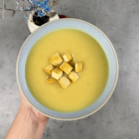 Květákový krém s křupavým tofu, recept s výživovými hodnotami