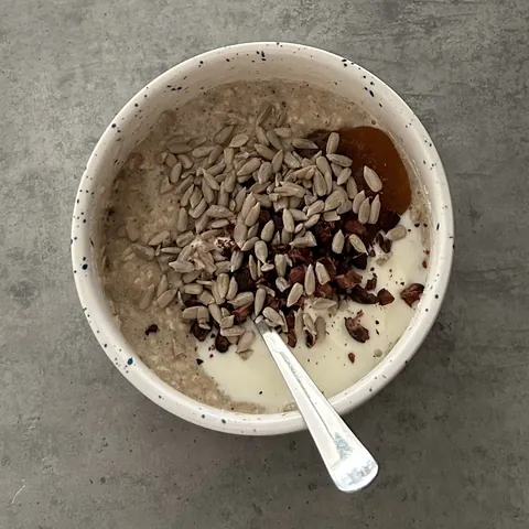 Ovesná kaše s řeckým jogurtem, recept s výživovými hodnotami
