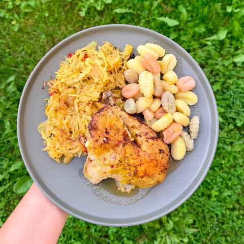 Pečené kuře na zelí s noky, recept z Nutrikalkulačky