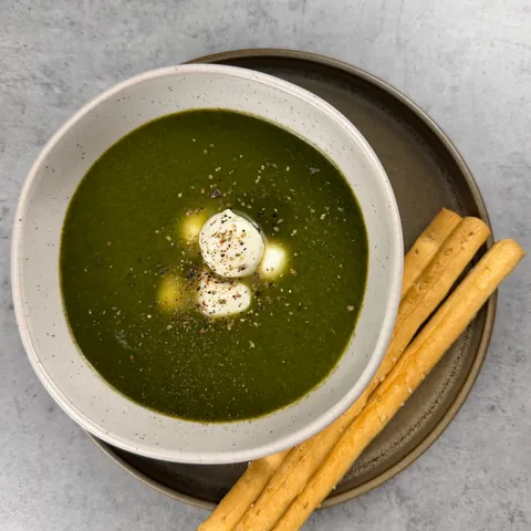 Špenátová polévka s mozzarellou, recept z Nutrikalkulačky