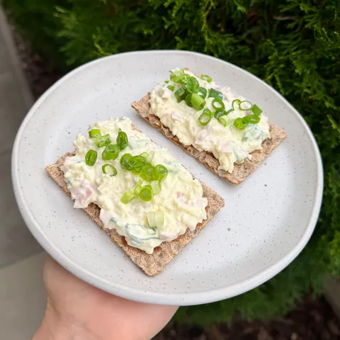 Šunková pomazánka s knäckebrotem, recept z Nutrikalkulačky
