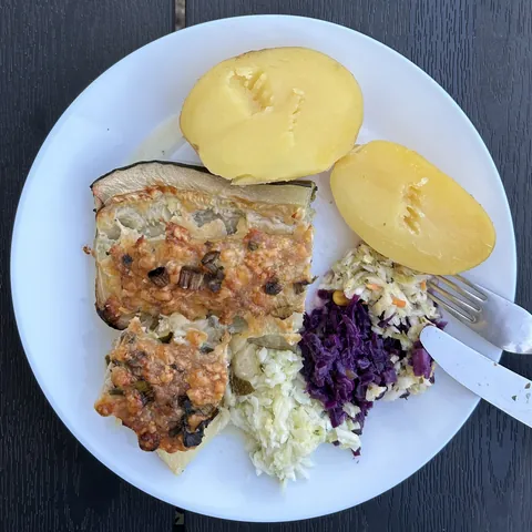 Zapečené brambory s cuketou a kuřecím masem, recept z Nutrikalkulačky