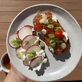 Chléb s cottage sýrem, recept z Nutrikalkulačky