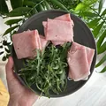 Chléb s hummusem a šunkou, recept z Nutrikalkulačky