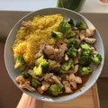 Krůtí nudličky s brokolicí a rýží, recept s výživovými hodnotami