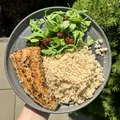 Losos na pánvi s kuskusem a sušenými rajčaty, recept s výživovými hodnotami