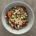 Quinoa salát s cizrnou, recept z Nutrikalkulačky