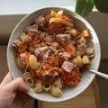 Tuňákový salát s těstovinami a kimchi, recept z Nutrikalkulačky