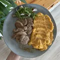 Vepřová panenka s batátovým pyré a salátkem, recept s výživovými hodnotami