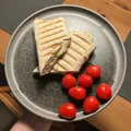 Zapečená tortilla s žervé, šunkou a sýrem, recept z Nutrikalkulačky